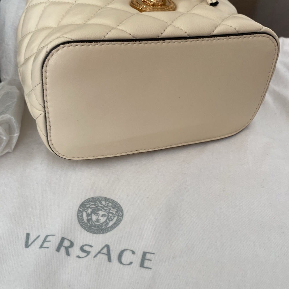 Versace Medusa Cream Quilted Lamb Leather Bucket Shoulder Bag - Picture 6 of 12